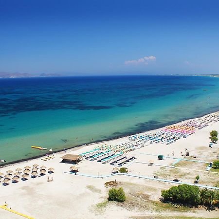 Tigaki Beach Hotel Exterior photo