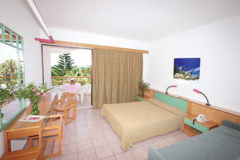 Tigaki Beach Hotel Exterior photo