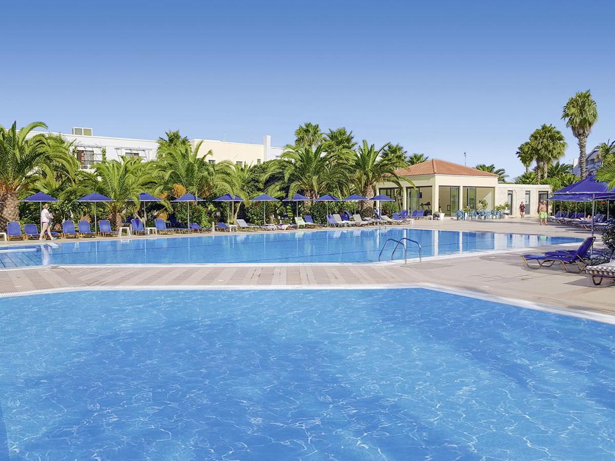 Tigaki Beach Hotel Exterior photo