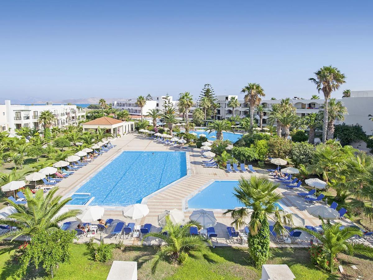 Tigaki Beach Hotel Exterior photo