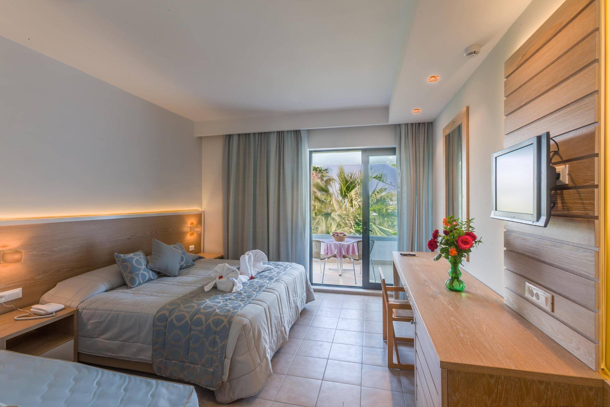 Tigaki Beach Hotel Exterior photo